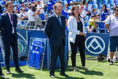 Madrid, İspanya - 21 Nisan 2024 Getafe Fc ve Real Sociedad arasındaki lig maçı. Jos Bordals bu tişörtü Getafe 'nin koçu olarak 250. kez giymiştir. Futbol oyunu.