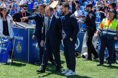 Madrid, İspanya - 21 Nisan 2024 Getafe Fc ve Real Sociedad arasındaki lig maçı. Jos Bordals bu tişörtü Getafe 'nin koçu olarak 250. kez giymiştir. Futbol oyunu.