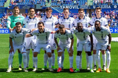Madrid, İspanya - 21 Nisan 2024 Getafe Fc ve Real Sociedad arasındaki lig maçı. Top oynayan gerçek Sociedad oyuncuları. Futbol maçı. Profesyonel futbolcular.
