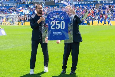 Madrid, İspanya - 21 Nisan 2024 Getafe Fc ve Real Sociedad arasındaki lig maçı. Jos Bordals bu tişörtü Getafe 'nin koçu olarak 250. kez giymiştir. Futbol oyunu.