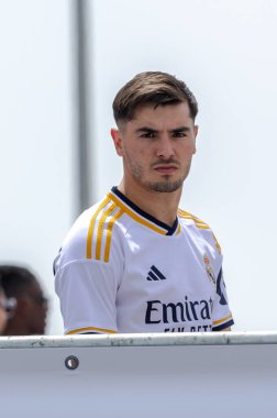 Madrid, İspanya - 12 Mayıs 2024: Real Madrid futbol takımı Plaza de Cibeles 'te 36. lig şampiyonluğunu kutladı. Oyuncular lig şampiyonu olmayı kutluyorlar. Lig şampiyonları 23 / 24.