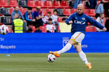 Madrid, İspanya - 15 Mayıs 2024: Madrid 'de oynanan Rayo Vallecano ve Granada FC ligi maçı. Vallecas takımı için zafer. Birinci bölümde kutlama ve kalıcılık.