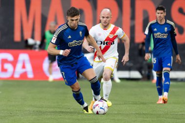 Madrid, İspanya - 15 Mayıs 2024: Madrid 'de oynanan Rayo Vallecano ve Granada FC ligi maçı. Vallecas takımı için zafer. Birinci bölümde kutlama ve kalıcılık.