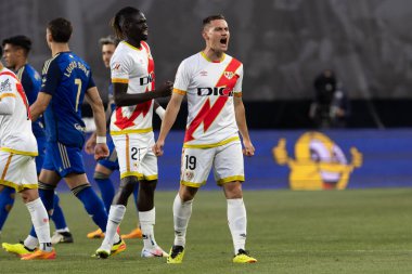 Madrid, İspanya - 15 Mayıs 2024: Madrid 'de oynanan Rayo Vallecano ve Granada FC ligi maçı. Vallecas takımı için zafer. Birinci bölümde kutlama ve kalıcılık.