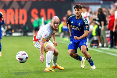 Madrid, İspanya - 15 Mayıs 2024: Madrid 'de oynanan Rayo Vallecano ve Granada FC ligi maçı. Vallecas takımı için zafer. Birinci bölümde kutlama ve kalıcılık.