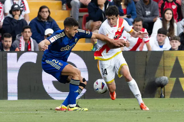 Madrid, İspanya - 15 Mayıs 2024: Madrid 'de oynanan Rayo Vallecano ve Granada FC ligi maçı. Vallecas takımı için zafer. Birinci bölümde kutlama ve kalıcılık.