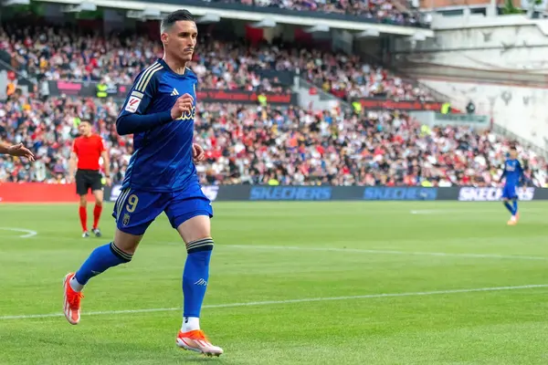 Madrid, İspanya - 15 Mayıs 2024: Madrid 'de oynanan Rayo Vallecano ve Granada FC ligi maçı. Vallecas takımı için zafer. Birinci bölümde kutlama ve kalıcılık.