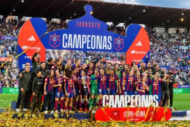 Zaragoza, İspanya - 18 Mayıs 2024: Zaragoza 'da FC Barcelona ile Real Sociedad arasında oynanan Queen' s Cup of Women 'ın finali. Katalan takımı için zafer. Futbolcular.
