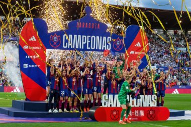 Zaragoza, İspanya - 18 Mayıs 2024: Zaragoza 'da FC Barcelona ile Real Sociedad arasında oynanan Queen' s Cup of Women 'ın finali. Katalan takımı için zafer. Futbolcular.