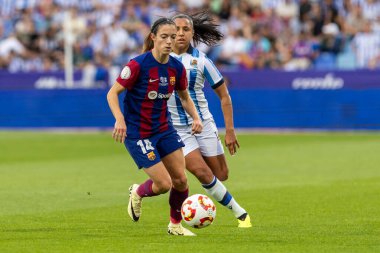 Zaragoza, İspanya - 18 Mayıs 2024: Zaragoza 'da FC Barcelona ile Real Sociedad arasında oynanan Queen' s Cup of Women 'ın finali. Katalan takımı için zafer. Futbolcular.