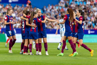 Zaragoza, İspanya - 18 Mayıs 2024: Zaragoza 'da FC Barcelona ile Real Sociedad arasında oynanan Queen' s Cup of Women 'ın finali. Katalan takımı için zafer. Futbolcular.