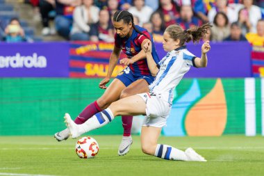 Zaragoza, İspanya - 18 Mayıs 2024: Zaragoza 'da FC Barcelona ile Real Sociedad arasında oynanan Queen' s Cup of Women 'ın finali. Katalan takımı için zafer. Futbolcular.