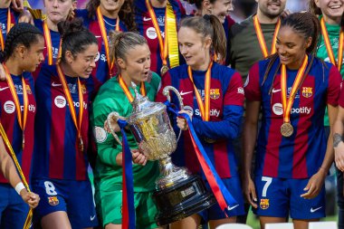 Zaragoza, İspanya - 18 Mayıs 2024: Zaragoza 'da FC Barcelona ile Real Sociedad arasında oynanan Queen' s Cup of Women 'ın finali. Katalan takımı için zafer. Futbolcular.