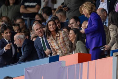 Zaragoza, İspanya - 18 Mayıs 2024: Zaragoza 'da FC Barcelona ile Real Sociedad arasında oynanan Queen' s Cup of Women 'ın finali. Kraliçe Doa Leticia futbol maçına katılıyor..