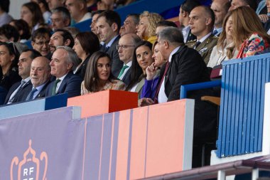 Zaragoza, İspanya - 18 Mayıs 2024: Zaragoza 'da FC Barcelona ile Real Sociedad arasında oynanan Queen' s Cup of Women 'ın finali. Kraliçe Doa Leticia futbol maçına katılıyor..