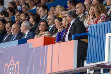 Zaragoza, İspanya - 18 Mayıs 2024: Zaragoza 'da FC Barcelona ile Real Sociedad arasında oynanan Queen' s Cup of Women 'ın finali. Kraliçe Doa Leticia futbol maçına katılıyor..