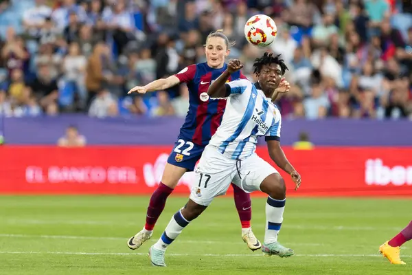 Zaragoza, İspanya - 18 Mayıs 2024: Zaragoza 'da FC Barcelona ile Real Sociedad arasında oynanan Queen' s Cup of Women 'ın finali. Katalan takımı için zafer. Futbolcular.