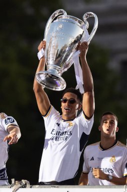 Madrid, İspanya: Real Madrid futbol takımı Plaza de Cibeles 'de düzenlenen 15. Şampiyonlar Ligi Kupası' nı kutluyor. 15 Avrupa kupası. UEFA Kupası. Gerçek Madrid oyuncuları. R. Madrid Kutlaması.