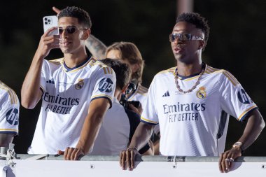 Madrid, İspanya: Real Madrid futbol takımı Plaza de Cibeles 'de düzenlenen 15. Şampiyonlar Ligi Kupası' nı kutluyor. 15 Avrupa kupası. UEFA Kupası. Gerçek Madrid oyuncuları. R. Madrid Kutlaması.