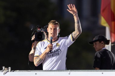 Madrid, İspanya: Real Madrid futbol takımı Plaza de Cibeles 'de düzenlenen 15. Şampiyonlar Ligi Kupası' nı kutluyor. 15 Avrupa kupası. UEFA Kupası. Gerçek Madrid oyuncuları. R. Madrid Kutlaması.