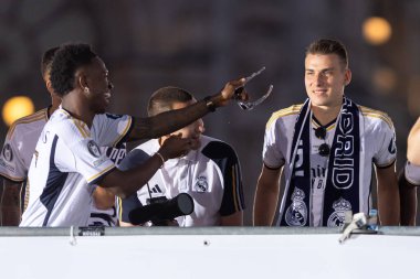 Madrid, İspanya: Real Madrid futbol takımı Plaza de Cibeles 'de düzenlenen 15. Şampiyonlar Ligi Kupası' nı kutluyor. 15 Avrupa kupası. UEFA Kupası. Gerçek Madrid oyuncuları. R. Madrid Kutlaması.