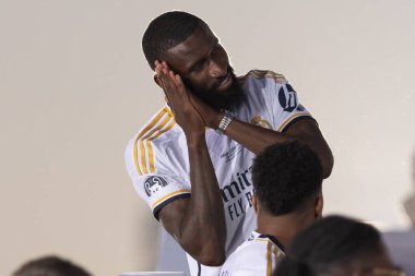 Madrid, İspanya: Real Madrid futbol takımı Plaza de Cibeles 'de düzenlenen 15. Şampiyonlar Ligi Kupası' nı kutluyor. 15 Avrupa kupası. UEFA Kupası. Gerçek Madrid oyuncuları. R. Madrid Kutlaması.