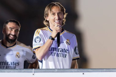 Madrid, İspanya: Real Madrid futbol takımı Plaza de Cibeles 'de düzenlenen 15. Şampiyonlar Ligi Kupası' nı kutluyor. 15 Avrupa kupası. UEFA Kupası. Gerçek Madrid oyuncuları. R. Madrid Kutlaması.