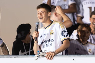 Madrid, İspanya: Real Madrid futbol takımı Plaza de Cibeles 'de düzenlenen 15. Şampiyonlar Ligi Kupası' nı kutluyor. 15 Avrupa kupası. UEFA Kupası. Gerçek Madrid oyuncuları. R. Madrid Kutlaması.