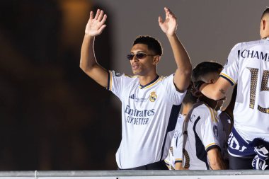 Madrid, İspanya: Real Madrid futbol takımı Plaza de Cibeles 'de düzenlenen 15. Şampiyonlar Ligi Kupası' nı kutluyor. 15 Avrupa kupası. UEFA Kupası. Gerçek Madrid oyuncuları. R. Madrid Kutlaması.