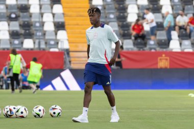 Badajoz, İspanya - 5 Haziran 2024: İspanyol futbol takımı Bajajoz 'da Andorra takımıyla dostluk maçı yapar. Tam bir futbol takımı. Euro 2024.