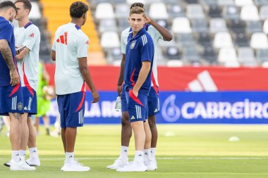 Badajoz, İspanya - 5 Haziran 2024: İspanyol futbol takımı Bajajoz 'da Andorra takımıyla dostluk maçı yapar. Tam bir futbol takımı. Euro 2024.