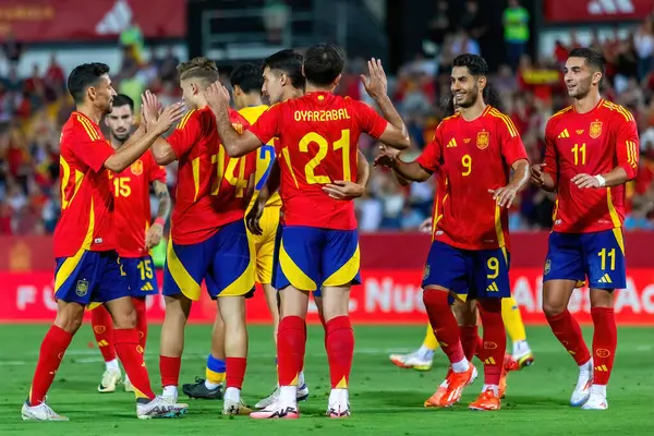 Badajoz, İspanya - 5 Haziran 2024: İspanyol futbol takımı Bajajoz 'da Andorra takımıyla dostluk maçı yapar. Tam bir futbol takımı. Euro 2024.