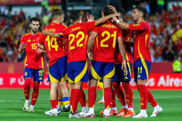 Badajoz, İspanya - 5 Haziran 2024: İspanyol futbol takımı Bajajoz 'da Andorra takımıyla dostluk maçı yapar. Tam bir futbol takımı. Euro 2024.