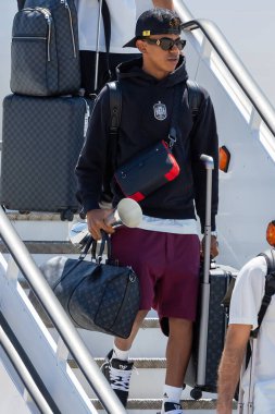 Madrid, İspanya - 15 Temmuz 2024: İspanya Millî Futbol Takımı, Euro 2024 şampiyonları kupasıyla Madrid-Barajas havaalanına ulaştı. Futbol takımının oyuncuları. İspanya şampiyonu