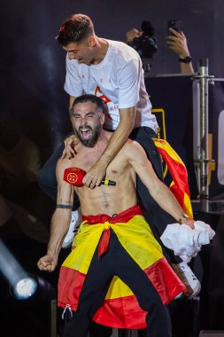 Madrid, İspanya - 15 Temmuz 2024: İspanyol futbol takımı Plaza de Cibeles 'de Euro 2024 şampiyonu olarak kutlama yapıyor. Avrupa Kupası kazananları. Şampiyonlar Festivali.