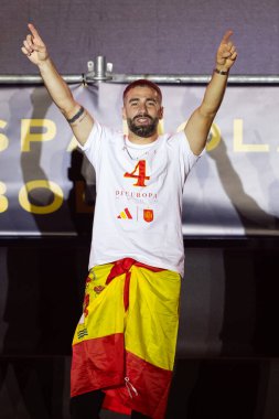 Madrid, İspanya - 15 Temmuz 2024: İspanyol futbol takımı Plaza de Cibeles 'de Euro 2024 şampiyonu olarak kutlama yapıyor. Avrupa Kupası kazananları. Şampiyonlar Festivali.