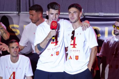 Madrid, İspanya - 15 Temmuz 2024: İspanyol futbol takımı Plaza de Cibeles 'de Euro 2024 şampiyonu olarak kutlama yapıyor. Avrupa Kupası kazananları. Şampiyonlar Festivali.