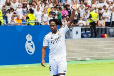Madrid, İspanya - 27 Temmuz 2024: Endrick, Santiago Bernabeu 'da yeni bir Real Madrid oyuncusu olarak tanıtıldı. Brezilya esrarı. Endrick, Real Madrid oyuncusu.