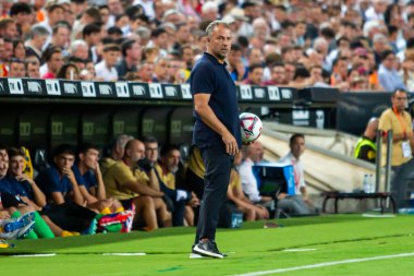 Valencia, İspanya - 17 Ağustos 2024: Valencia FC ve Barcelona F.C. Barselona oyuncuları. Profesyonel futbolcular..