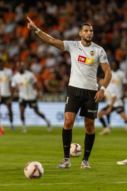 Valencia, İspanya - 17 Ağustos 2024: Valencia FC ve Barcelona F.C. Katalan takımının zaferi. Profesyonel futbolcular.