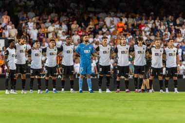 Valencia, İspanya - 17 Ağustos 2024: Valencia FC ve Barcelona F.C. Katalan takımının zaferi. Profesyonel futbolcular.