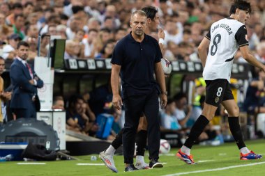 Valencia, İspanya - 17 Ağustos 2024: Valencia FC ve Barcelona F.C. Barselona oyuncuları. Profesyonel futbolcular..