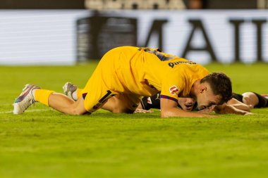 Valencia, İspanya - 17 Ağustos 2024: Valencia FC ve Barcelona F.C. Barselona oyuncuları. Profesyonel futbolcular..