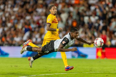 Valencia, İspanya - 17 Ağustos 2024: Valencia FC ve Barcelona F.C. Katalan takımının zaferi. Profesyonel futbolcular.