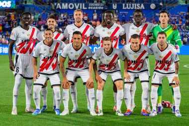 Madrid, İspanya - 24 Ağustos 2024: Getafe FC ve Rayo Vallecano arasında oynanan lig maçı Madrid 'de oynandı. Lig 2024, 2025. Profesyonel futbolcular. Lig maçı. Getafe ve Rayo Vallecano