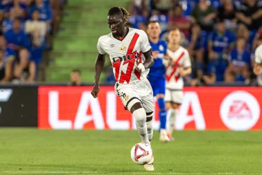 Madrid, İspanya - 24 Ağustos 2024: Getafe FC ve Rayo Vallecano arasında oynanan lig maçı Madrid 'de oynandı. Lig 2024, 2025. Profesyonel futbolcular. Lig maçı. Getafe ve Rayo Vallecano