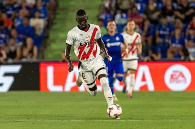 Madrid, İspanya - 24 Ağustos 2024: Getafe FC ve Rayo Vallecano arasında oynanan lig maçı Madrid 'de oynandı. Lig 2024, 2025. Profesyonel futbolcular. Lig maçı. Getafe ve Rayo Vallecano