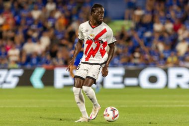 Madrid, İspanya - 24 Ağustos 2024: Getafe FC ve Rayo Vallecano arasında oynanan lig maçı Madrid 'de oynandı. Lig 2024, 2025. Profesyonel futbolcular. Lig maçı. Getafe ve Rayo Vallecano