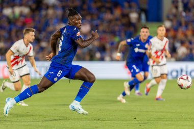 Madrid, İspanya - 24 Ağustos 2024: Getafe FC ve Rayo Vallecano arasında oynanan lig maçı Madrid 'de oynandı. Lig 2024, 2025. Profesyonel futbolcular. Lig maçı. Getafe ve Rayo Vallecano