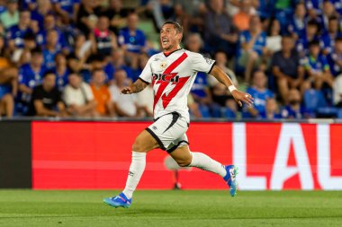 Madrid, İspanya - 24 Ağustos 2024: Getafe FC ve Rayo Vallecano arasında oynanan lig maçı Madrid 'de oynandı. Lig 2024, 2025. Profesyonel futbolcular. Lig maçı. Getafe ve Rayo Vallecano